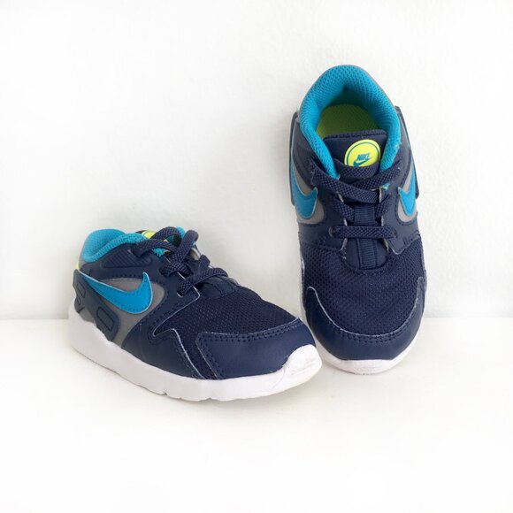 Nike boy's blue athletic shoes size 8C - Picture 1 of 10